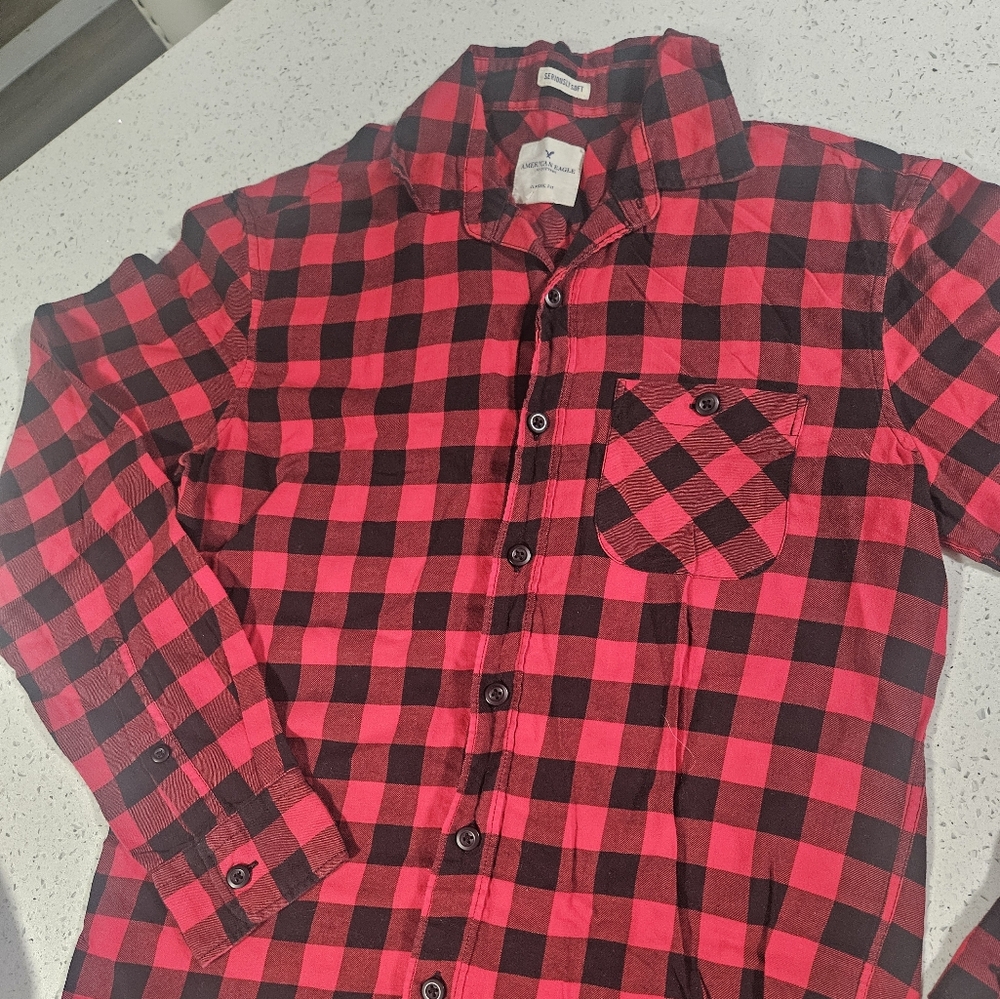 American Eagle Outfitters Red and Black Casual Button Down Shirt